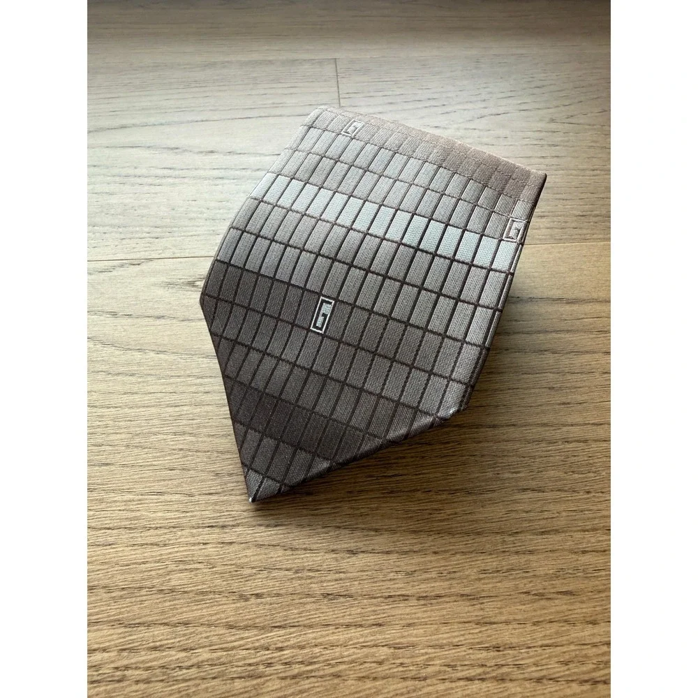 Gucci Mens Silk Tie Brown Geometric Grid Logo Pattern Made in Italy Designer